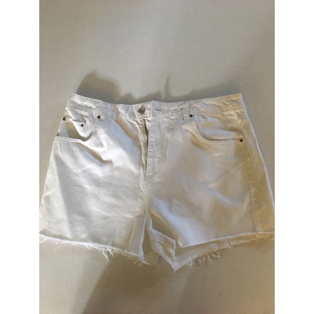 NWOT Topshop Moto mom white jean shorts